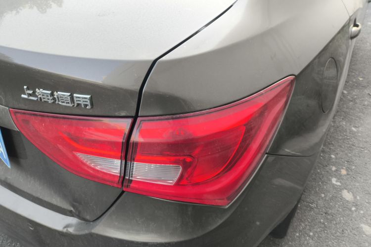 别克 英朗 2015款 15N 自动精英型车身外观9