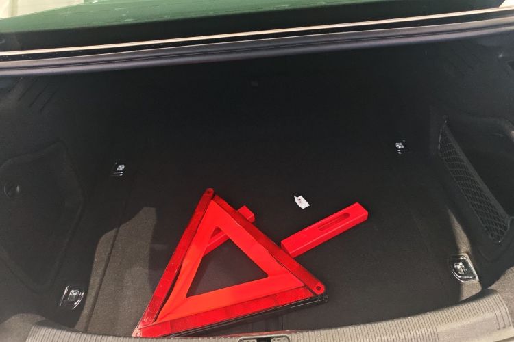 奥迪A4L 2023款 40 TFSI 时尚动感型机舱底盘23