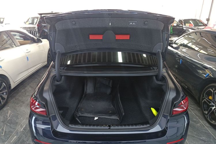 宝马5系 2023款 530Li 领先型 豪华套装机舱底盘23