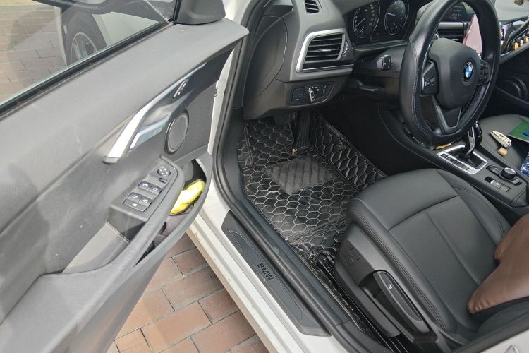 宝马1系 2020款 120i 时尚型中控内饰20