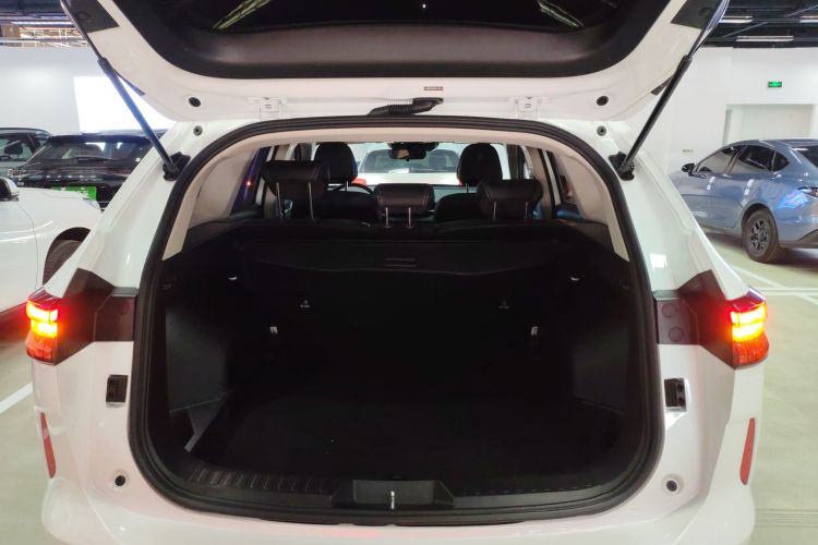 哈弗H6 2021款 第三代 2.0T 自动两驱Max机舱底盘23