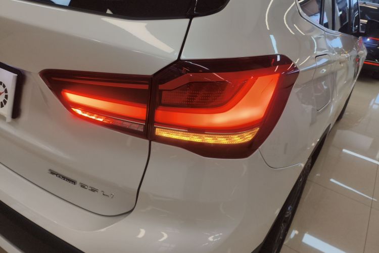 宝马X1 2020款 sDrive25Li 领先型车身外观9