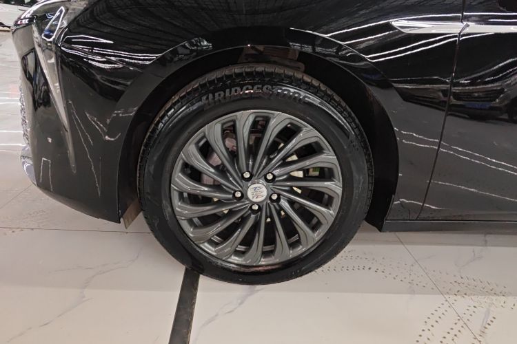 别克 君越 2025款 28T 白金版车身外观6002