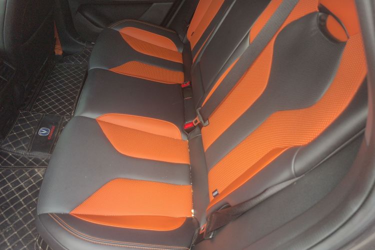 长安UNI-V 2023款 1.5T 运动版中控内饰7004