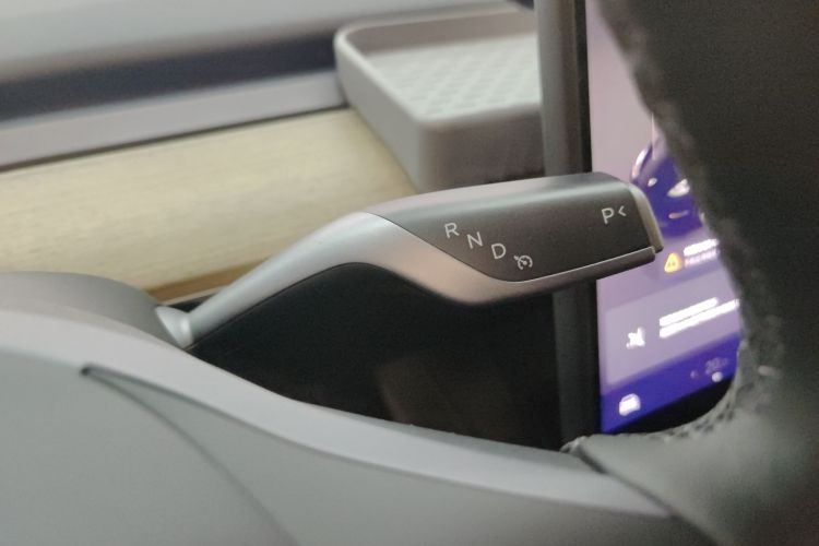 特斯拉 Model Y 2022款 改款 后轮驱动版中控内饰18