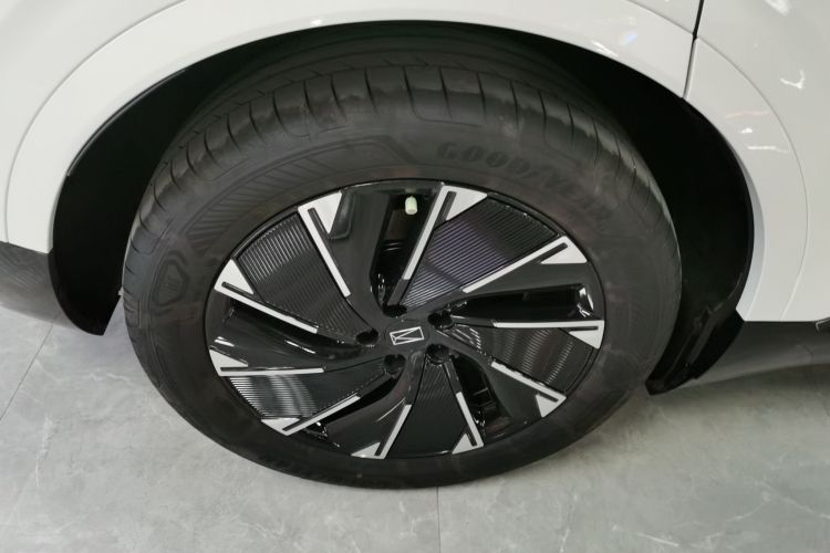 阿维塔07 2026款 Max+ 增程版 52.01kWh车身外观6003