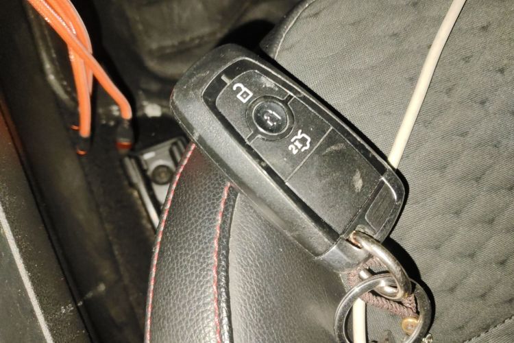 福特 福克斯 2020款 两厢 EcoBoost 180 自动ST Line中控内饰7001