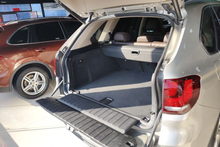 宝马X5(进口) 2014款 xDrive35i 典雅型机舱底盘23