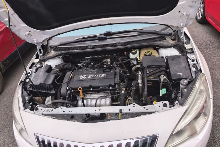 别克 英朗 2014款 XT 1.6L 自动时尚版机舱底盘24