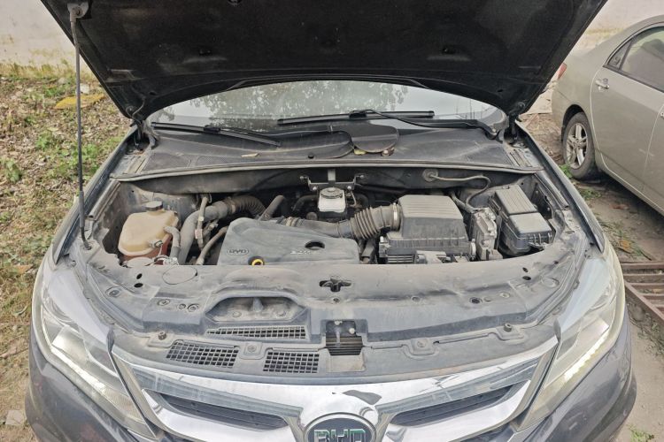 比亚迪S7 2015款 2.0T 升级版 自动尊贵型机舱底盘24