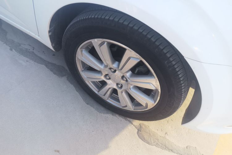 雪佛兰 爱唯欧 2014款 两厢 1.6SX AT 风尚版车身外观10