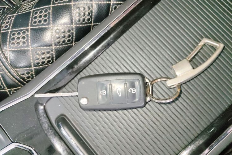 大众 帕萨特 2016款 330TSI DSG尊荣版中控内饰7001