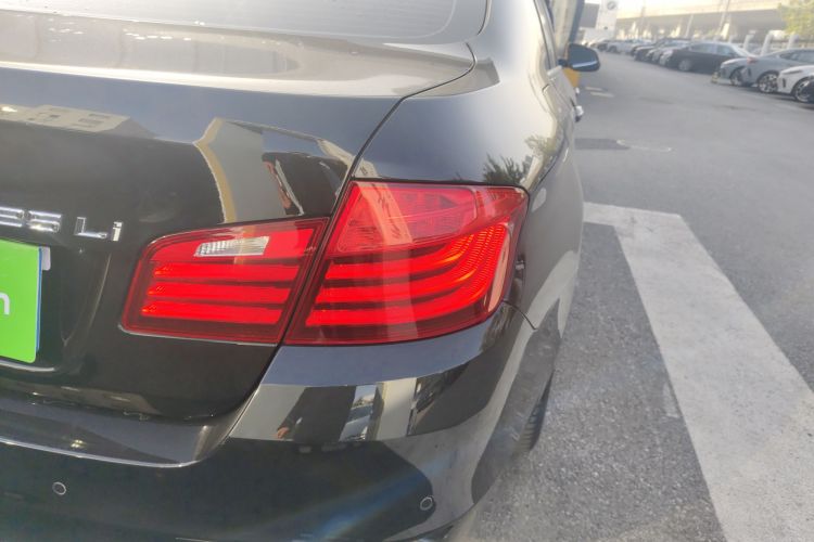 宝马5系 2017款 525Li 领先型车身外观9