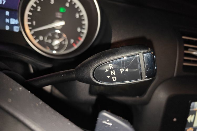 奔驰R级 2017款 R 320 4MATIC 商务型臻藏版局部细节18