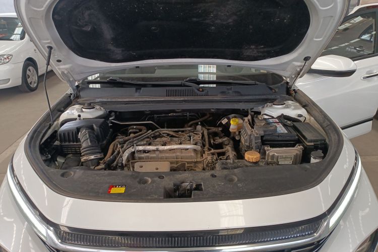 宝骏RC-5 2020款 1.5T CVT智耀豪华型机舱底盘24