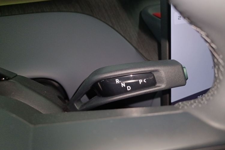 小米汽车 小米YU7 2025款 超长续航后驱版中控内饰18