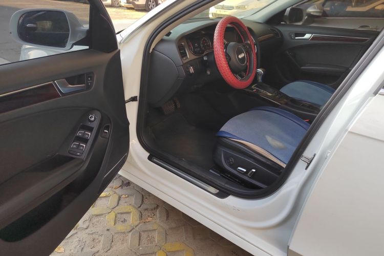 奥迪A4L 2015款 35 TFSI 自动舒适型中控内饰20