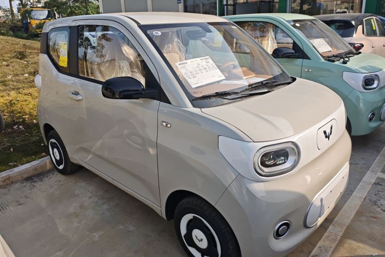 五菱汽车 宏光MINIEV 2024款 第三代 215km 青春版车身外观3