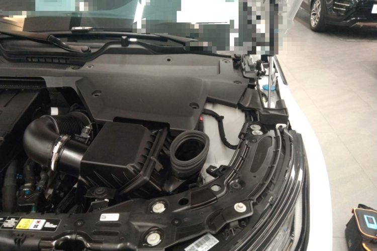 路虎 揽胜极光 2023款 极光L 249PS 豪华版机舱底盘26