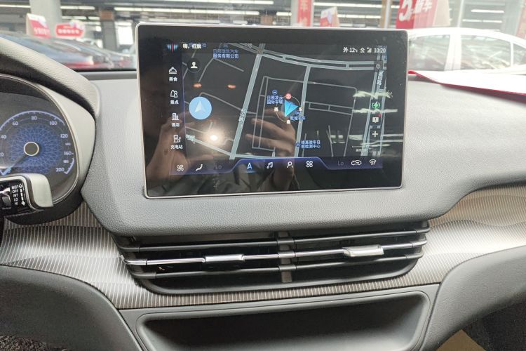 红旗E-QM5 2022款 431km 充电乐享版中控内饰16