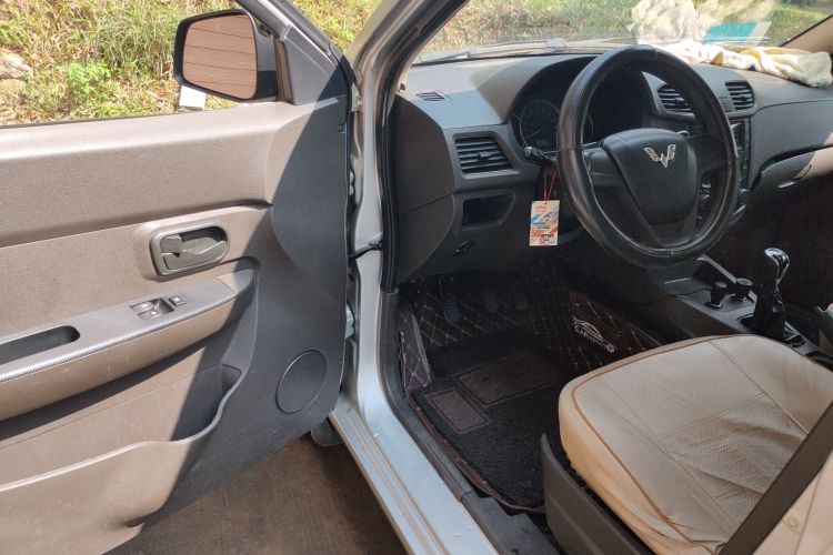 五菱汽车 五菱宏光 2015款 1.5L S 基本型国V中控内饰7003