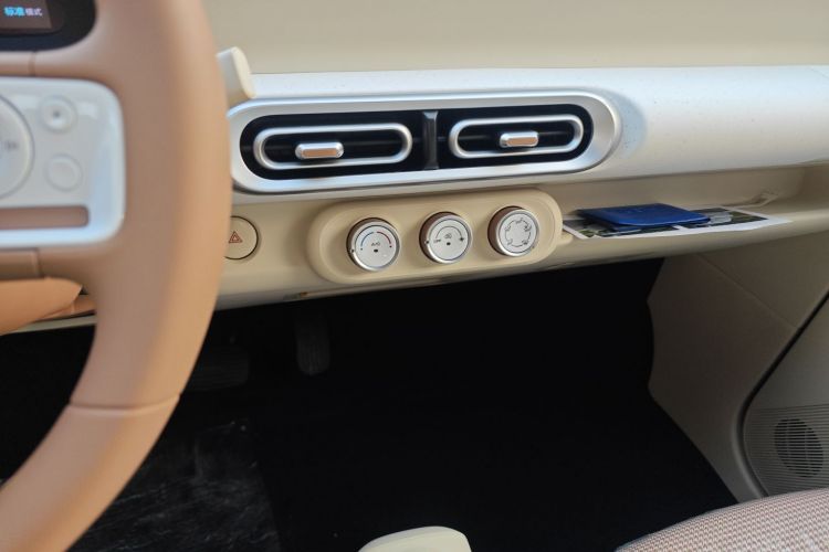 五菱汽车 宏光MINIEV 2024款 第三代 215km 青春版中控内饰16