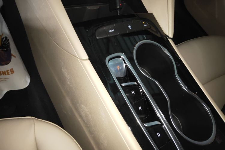 别克 君威 2020款 552T 精英型中控内饰18