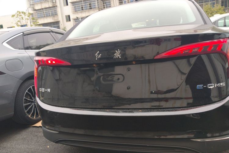 红旗E-QM5 2022款 431km 充电乐享版车身外观6