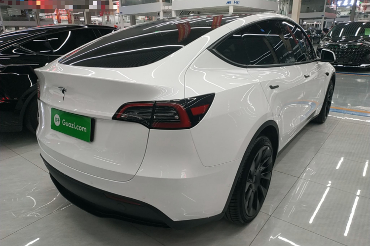 特斯拉 Model Y 2022款 改款 后轮驱动版车身外观7