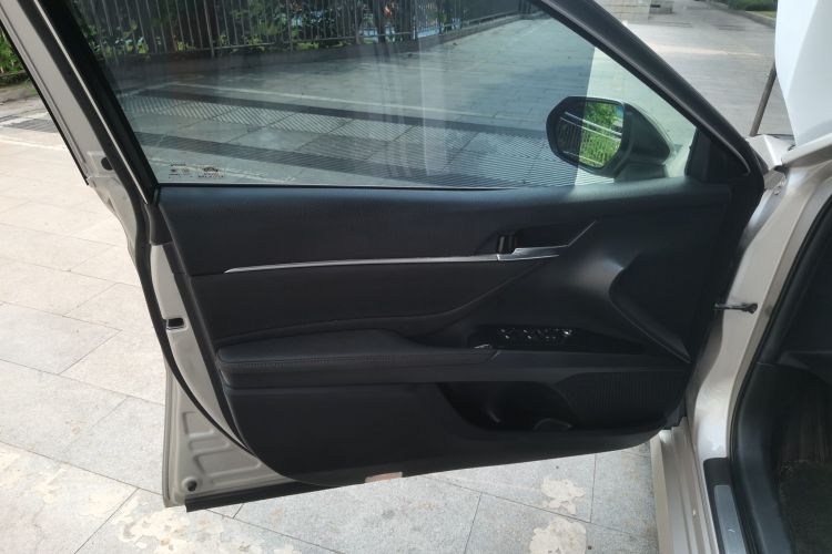 丰田 凯美瑞 2018款 2.0G 豪华版中控内饰47