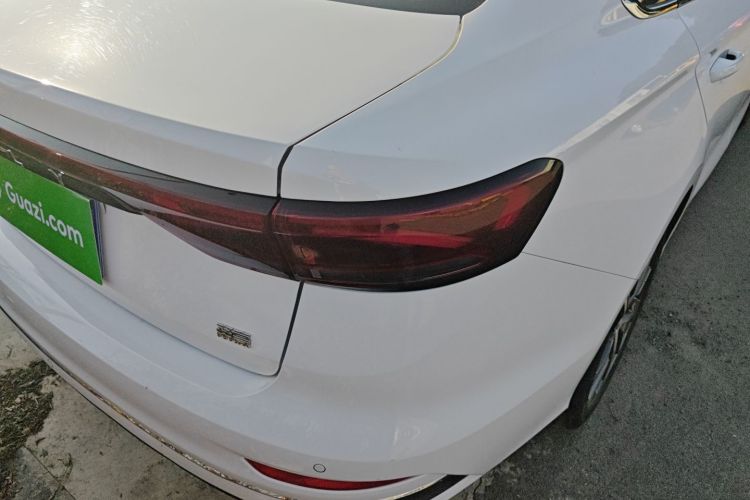 吉利汽车 帝豪 2023款 第4代冠军版 1.5L CVT尊贵型车身外观9