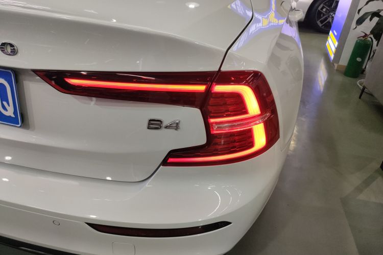 沃尔沃S60 2022款 B4 智逸豪华版车身外观6002