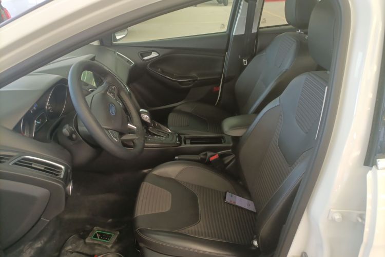 福特 福克斯 2018款 两厢经典 EcoBoost 180 自动精英型局部细节19