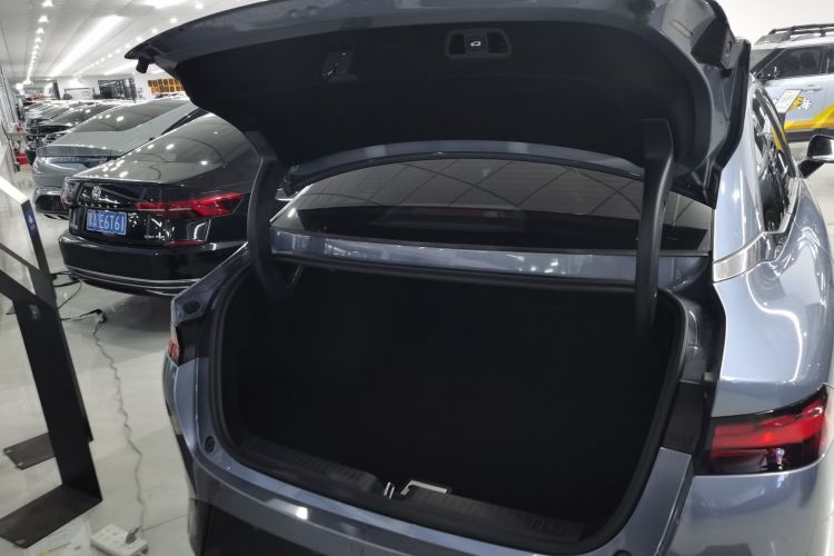 小鹏P5 2022款 460E+机舱底盘23