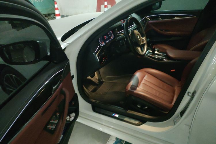 宝马5系 2020款 530Li xDrive M运动套装中控内饰20