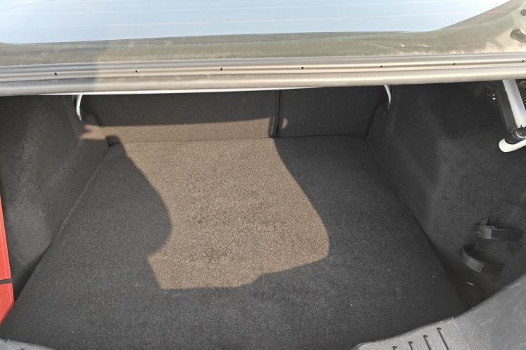 福特 福克斯 2018款 三厢经典 1.6L 自动风尚型智行版机舱底盘23