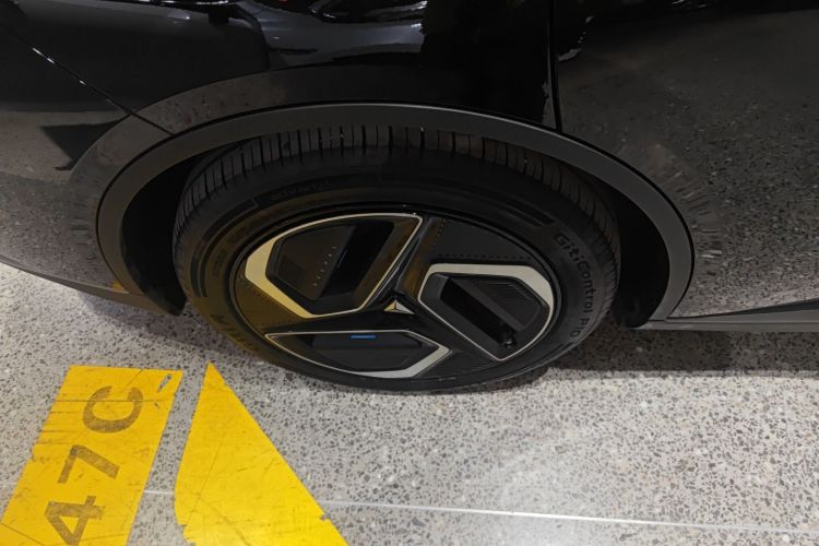 深蓝汽车 深蓝L07 2025款 530Ultra乾崑智驾ADS SE纯电版车身外观6003