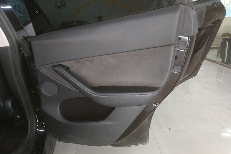 特斯拉 Model Y 2022款 改款 后轮驱动版中控内饰7006