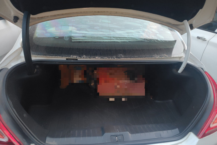 标致308 2014款 乐享版 经典 1.6L 自动风尚型中控内饰23