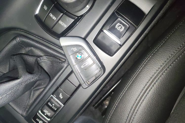 宝马X1 2016款 sDrive18Li 尊享型中控内饰11