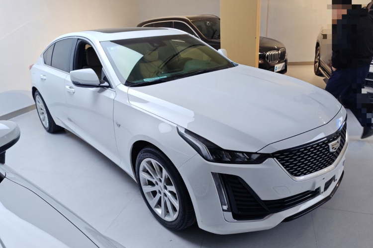 凯迪拉克CT5 2020款 28T 时尚型车身外观3