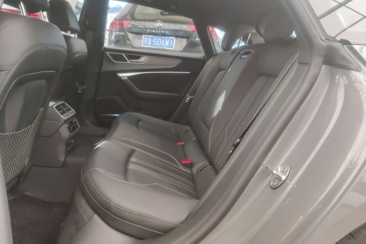 奥迪A7 2024款 45 TFSI 臻选型中控内饰7004
