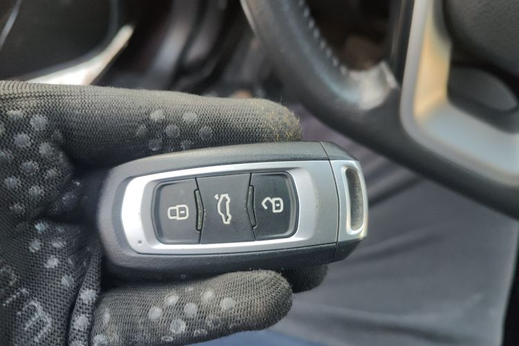 吉利汽车 帝豪 2016款 两厢RS 1.5L CVT向上版中控内饰7001