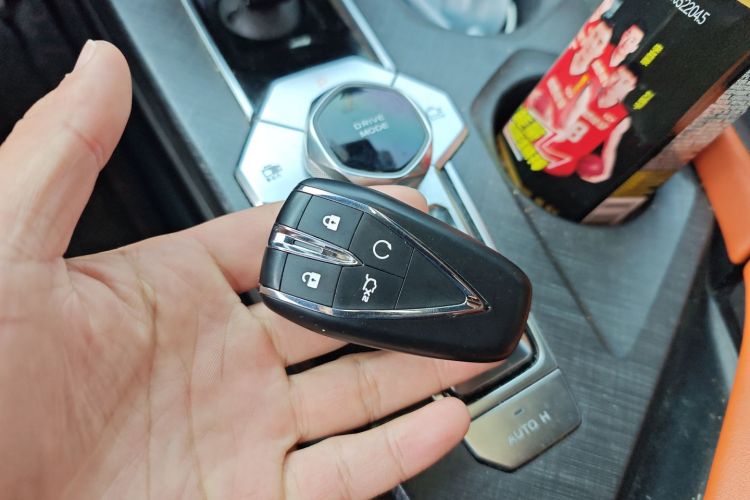 长安UNI-V 2023款 1.5T 运动版中控内饰7001