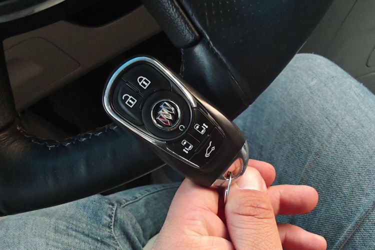 别克GL8 2020款 Avenir艾维亚 七座亲礼版中控内饰11