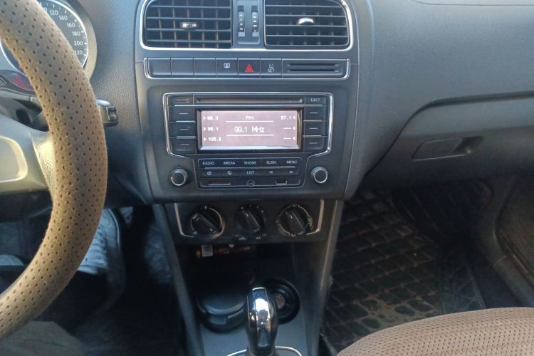 大众 Polo 2014款 1.4L 自动舒适版中控内饰16