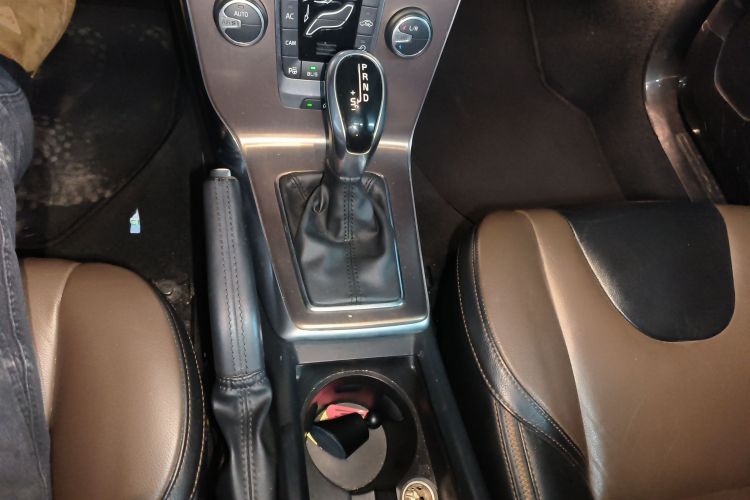 沃尔沃V40 2014款 Cross Country T5 AWD 智雅版中控内饰18