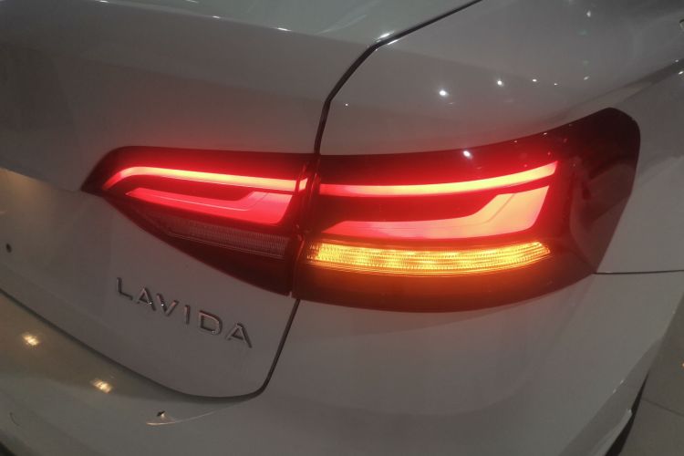 大众 朗逸 2023款 改款 1.5L 自动得逸版车身外观9