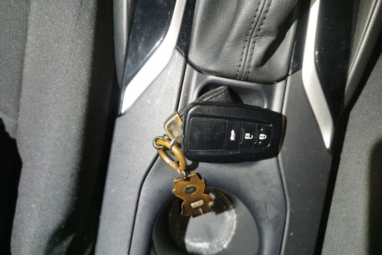 丰田 卡罗拉 2021款 双擎 1.8L E-CVT精英版中控内饰11