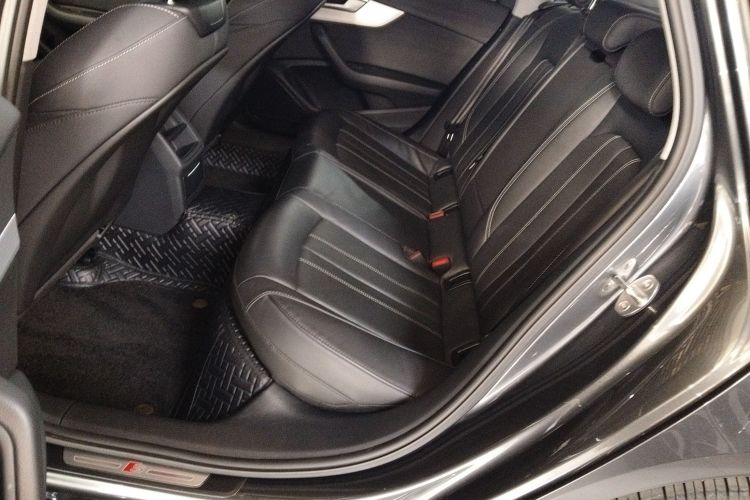 奥迪A4L 2022款 40 TFSI 时尚动感型中控内饰21